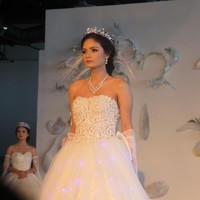 Rever Academy Indonesia tampilkan parade fashion yang menjadikan hair style dan make up terlihat menonjol di gelaran acara Art de Beaute. Acara yang bertema Playdate ini merupakan karya Rever Future Artist atau siswa Rever Academy. Foto: Anggi Mayasari/Wolipop