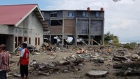 Proses evakuasi korban terdampak gempa masih terus dilakukan. Istimewa/Dok. Polres Palu.