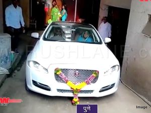 Bisa Beli Jaguar, Petani Ini Bagi-bagi Kue ke Tetangga