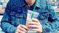 Namanya makin dikenal setelah masuk sebagai anggota boyband bernama Astro. Ia juga menjadi pembawa acara Show! Music Core di sebuah stasiun tv nasional Korea. Foto: Instagram eunwoofcll
