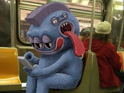 Keren! Doodle Monster di Subway yang Tampak Nyata