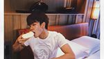 Ganteng dan Hobi Makan, Begini Gaya Mike Angelo Saat Ngemil Cake