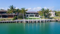 Berdiri di atas luas lahan sekitar 1 hektar, rumah ini letaknya sekitar 105 meter dari tepi pantai dan dermaga pribadi di Indian Creek. Istimewa/mansionglobal.com.