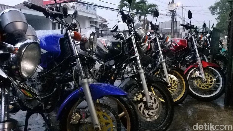 Kalajengking di depan bengkel Foto: Ridwan Arifin Kalajengking di depan bengkel Foto: Ridwan Arifin