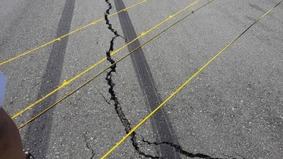 Foto: Runway Bandara Palu Retak-retak Akibat Gempa
