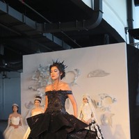 Playdate hadir memberikan keceriaan dan kenyamanan, yang dapat menjadikan diri mereka apa adanya, tak hanya mengikuti tren tapi menyesuaikan dan dapat bermain dengan style mereka. Masyarakat pun sudah mulai dapat menghargai dan lebih menunjukkan warna yang mereka padu padankan dengan tren terkini, yang menjadikan dunia lebih berwarna dan cantik. Foto: Anggi Mayasari/Wolipop