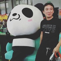 Sicong mengungkap bahwa harusnya dia membelikan Apple Watches empat buah karena kaki anjingnya empat. Tapi itu terlalu berlebihan, jadi aku hanya belikan dua, tulisnya di media sosial Weibo. Foto: Dok. Weibo Wang Sicong