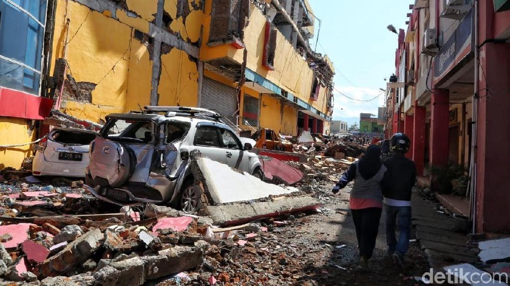 Korban Gempa Banyak yang Patah Tulang, Menkes Kirim Tim Ortopedi ke Palu Korban Gempa Banyak yang Patah Tulang, Menkes Kirim Tim Ortopedi ke Palu