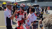Di warming up, Dimas tampil lebih baik di urutan ke-4, lebih baik 3 posisi dari hasil kualifikasinya. 