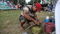 Selain itu bahan bakar  pun masih sulit didapatkan.