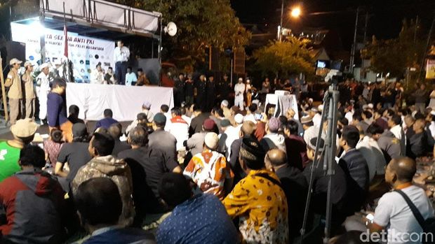 Suasana nobar film G30SPKI di Solo. 