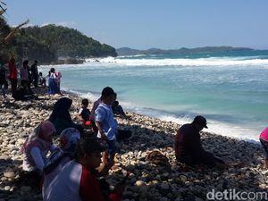 Tahu? Pacitan Punya Pantai Tak Berpasir Tapi Kerikil
