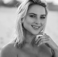 Ilana Collins punya profesi yang cukup unik. Selin seorang model, ia juga adalah stuntwoman. Sudah cantik, wanita ini juga kuat dan jago bela diri. Foto: Instagram @ilanacollins