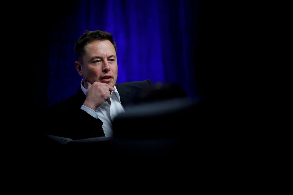 FILE PHOTO: Tesla Chief Executive Office Elon Musk speaks at his company's factory in Fremont, California, U.S., June 22, 2012.   REUTERS/Noah Berger/File Photo