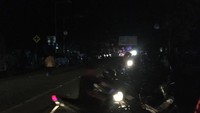 Dari tujuh gardu listrik yang ada, hanya dua yang berhasil difungsikan. Untuk sementara digunakan genset sebagai sumber listrik.