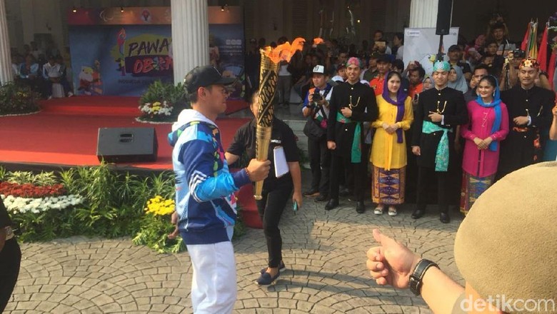 Disambut Kesenian Betawi, Obor Asian Para Games Tiba di Balai Kota Disambut Kesenian Betawi, Obor Asian Para Games Tiba di Balai Kota