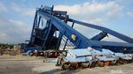Penampakan Crane Luluh Lantak di Pelabuhan Diterjang Tsunami