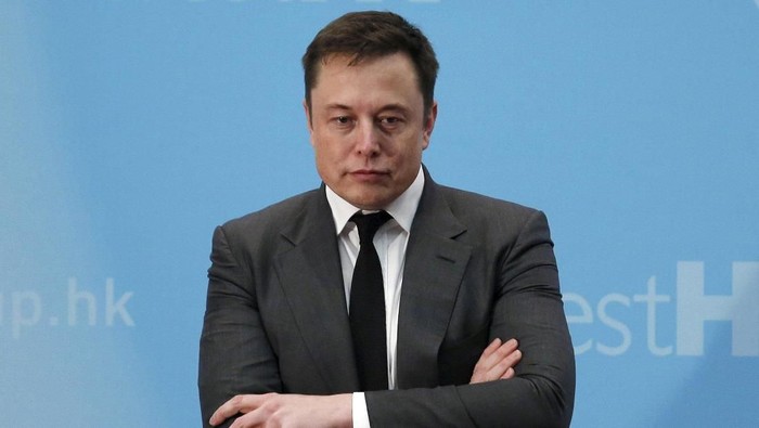 FILE PHOTO: Tesla Chief Executive Office Elon Musk speaks at his companys factory in Fremont, California, U.S., June 22, 2012.   REUTERS/Noah Berger/File Photo