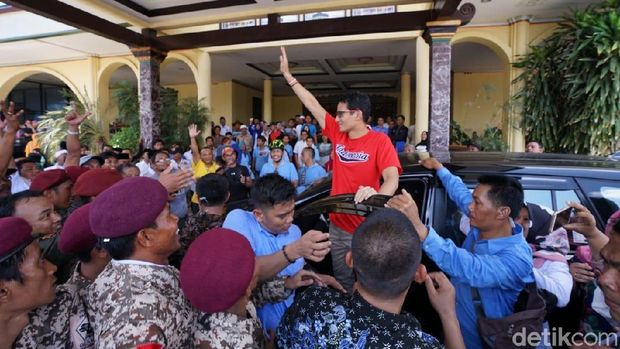 Sandi Ajak Relawan dan Emak-Emak Doakan Korban Gempa Sulawesi