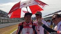 Dari dua kualifikasi yang digelar Sabtu (29/9), Dimas sebenarnya mendapatkan posisi ketujuh. Tapi, Hector Garzo, yang pada sesi kualifikasi mendapatkan pole, didiskualifikasi dari kualifikasi kedua.