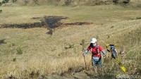 Foto: Meski masing-masing kategori memiliki rute yang berbeda. Titik start dan finish berada di lokasi yang sama, yaitu di Lapangan PTPN XII Kalisat/Jampit, Desa Kalisat, Kecamatan Ijen, Bondowoso. (Chuk Shatu/detikTravel)