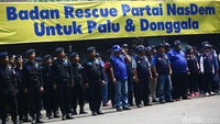 Partai Nasdem melepas 100 tim medis untuk diperbantukan ke Palu dan Donggala.