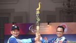 Pawai Obor Asian Para Games di Balai Kota Meriah Banget