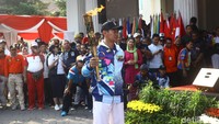 Obor itu tampak dibawa Ketua Umum INAPGOC Raja Sapta Oktohari.