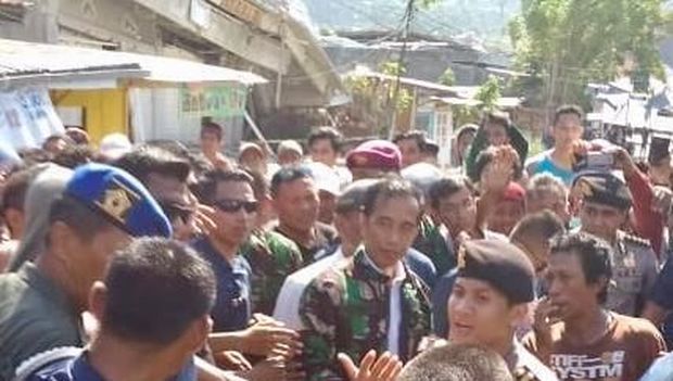 Tiba di Palu, Jokowi Minta TNI Prioritaskan Evakuasi Korban