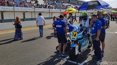 Suasana di Start Grid FIM CEV Moto2 dan Moto3