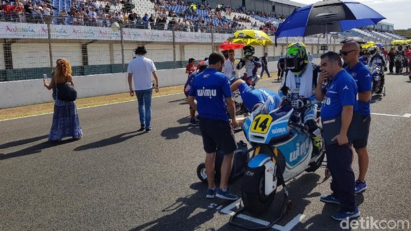Suasana di Start Grid FIM CEV Moto2 dan Moto3