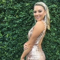 Wanita cantik tersebut terjun menjadi stunt setelah sebuah komentar dari seorang videographer. Ketika itu, Ilana melakukan pemotretan dengan tema Tomb Raider untuk brand bikininya. Foto: Instagram @ilanacollins