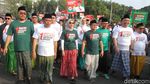 Potret Cak Imin Jalan Sehat Sambil Sarungan di Monas
