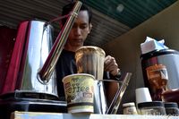 Nikmatnya Secangkir Kopi Petung di Negeri Atas Awan 