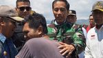 Foto: Jokowi Berjaket Loreng Saat Tiba di Palu