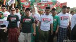 Potret Cak Imin Jalan Sehat Sambil Sarungan di Monas