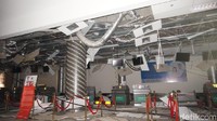 Beberapa bagian di bandara itu pun tampak rusak dan dapat digunakan.