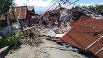 Luluh Lantak Palu Diterpa Tsunami: Jalan Hancur-Mobil Berserakan