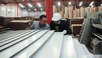 Adapun jumlah kotak suara yang diproduksi berjumlah 4 juta kotak dan 2,1 juta bilik suara.