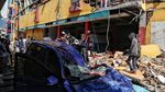 Warga Palu Berebut Barang-barang di Mal Tatura