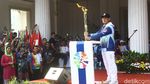Pawai Obor Asian Para Games di Balai Kota Meriah Banget