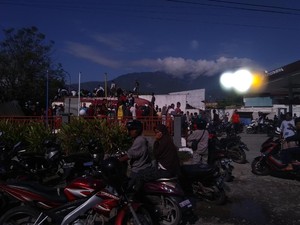 Pasca Gempa, Warga Palu Mulai Rampas Truk Tanki BBM