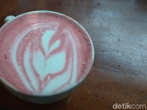 Sluurp! Menyeruput  Java Mocca di Doesoen Kopi Sirap yang Sejuk