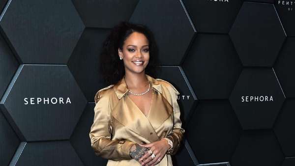 Rihanna Makin Cantik Aja Rihanna Makin Cantik Aja