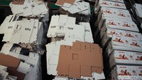 Bahan karton kedap air untuk kotak suara Pilpres 2019 dan spesifikasinya juga diatur dalam Peraturan KPU (PKPU) nomor 15 tahun 2018 tentang Norma, Standar, Prosedur Kebutuhan Pengadaan dan Pendistribusian Perlengkapan Penyelenggaraan Pemilihan Umum