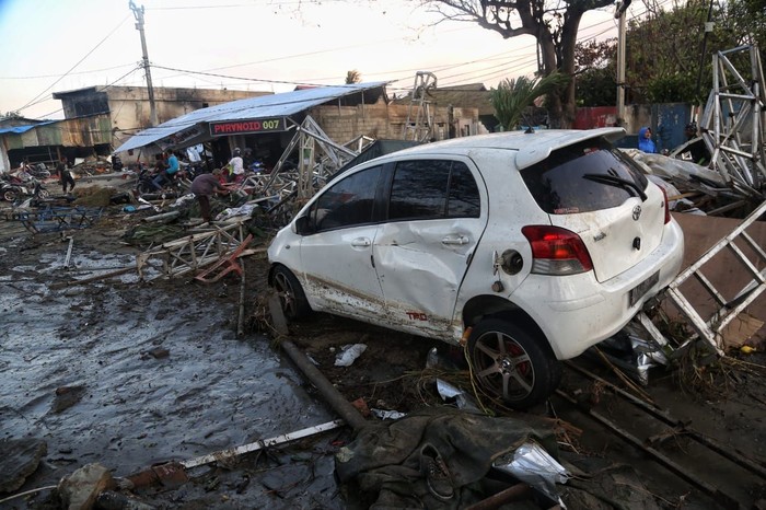 Mobil-mobil jadi saksi bisu tsunami Palu