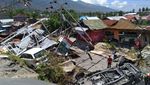 Luluh Lantak Palu Diterpa Tsunami: Jalan Hancur-Mobil Berserakan
