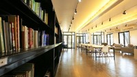 Perpustakaan juga tersedia, mahasiswa bisa belajar dengan nyaman di dalam kontainer. Istimewa/Inhabitat.