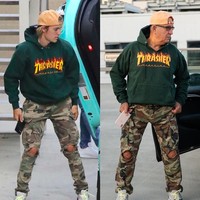 Tengok saja gayanya si kakek yang mengikuti Justin Bieber berikut ini. Foto: Instagram @jaadiee