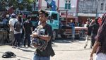 Warga Palu Berebut Barang-barang di Mal Tatura